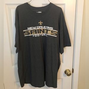 Mens NO Saints NFL t shirt in size XXL
